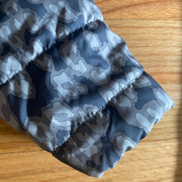 North Face Girl’s Reversible Parka- Size Small (7-8) Like New Grey - Picture 4 of 10